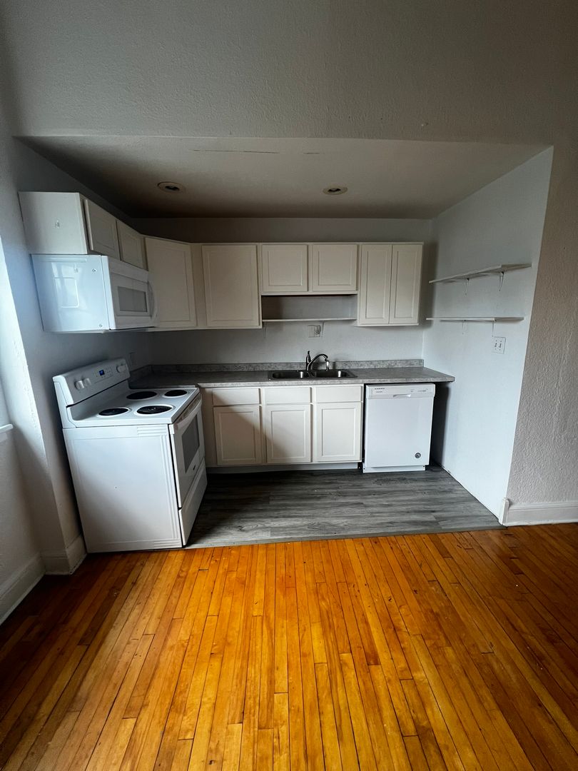 Agency Apartment: 227 W. Wapello St.