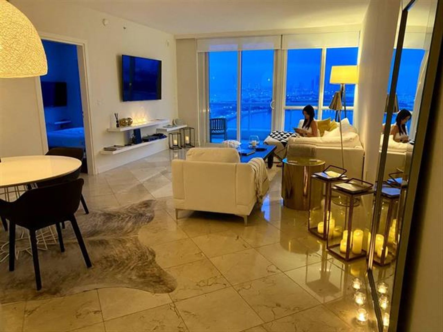 Miami Beach Condo: 540 West Ave cu-2011