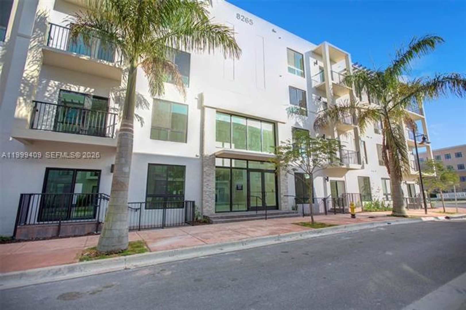 Doral Apartment: 8265 NW 41st St #C-406
