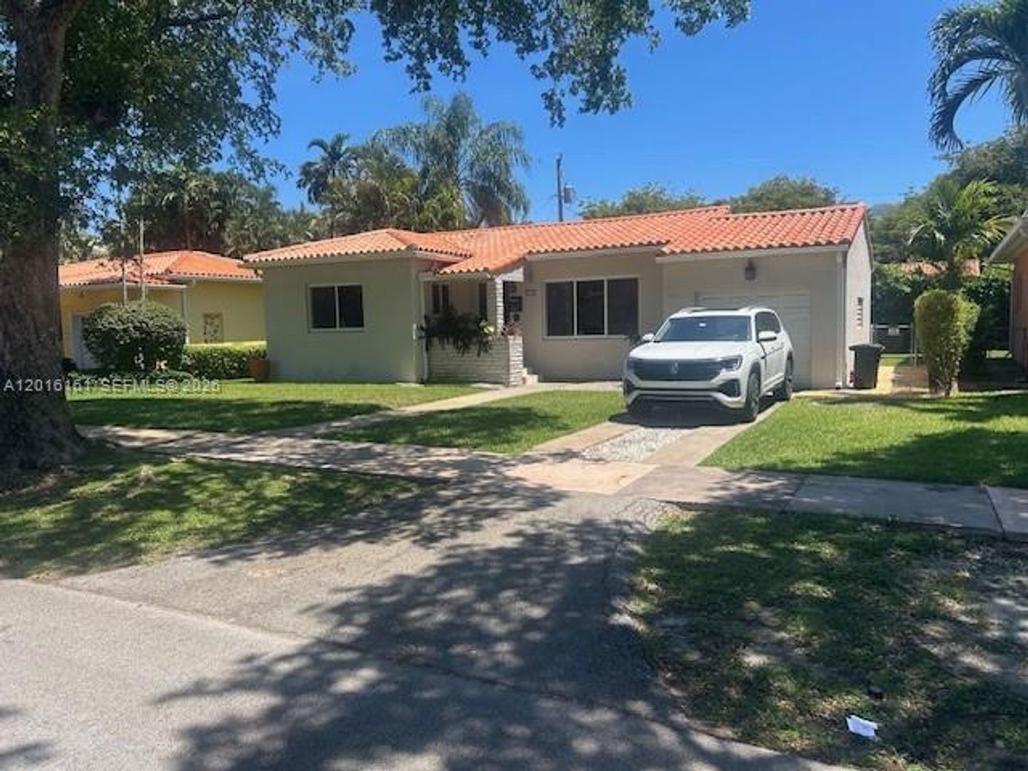 Coral Gables House: 322 Fluvia Ave