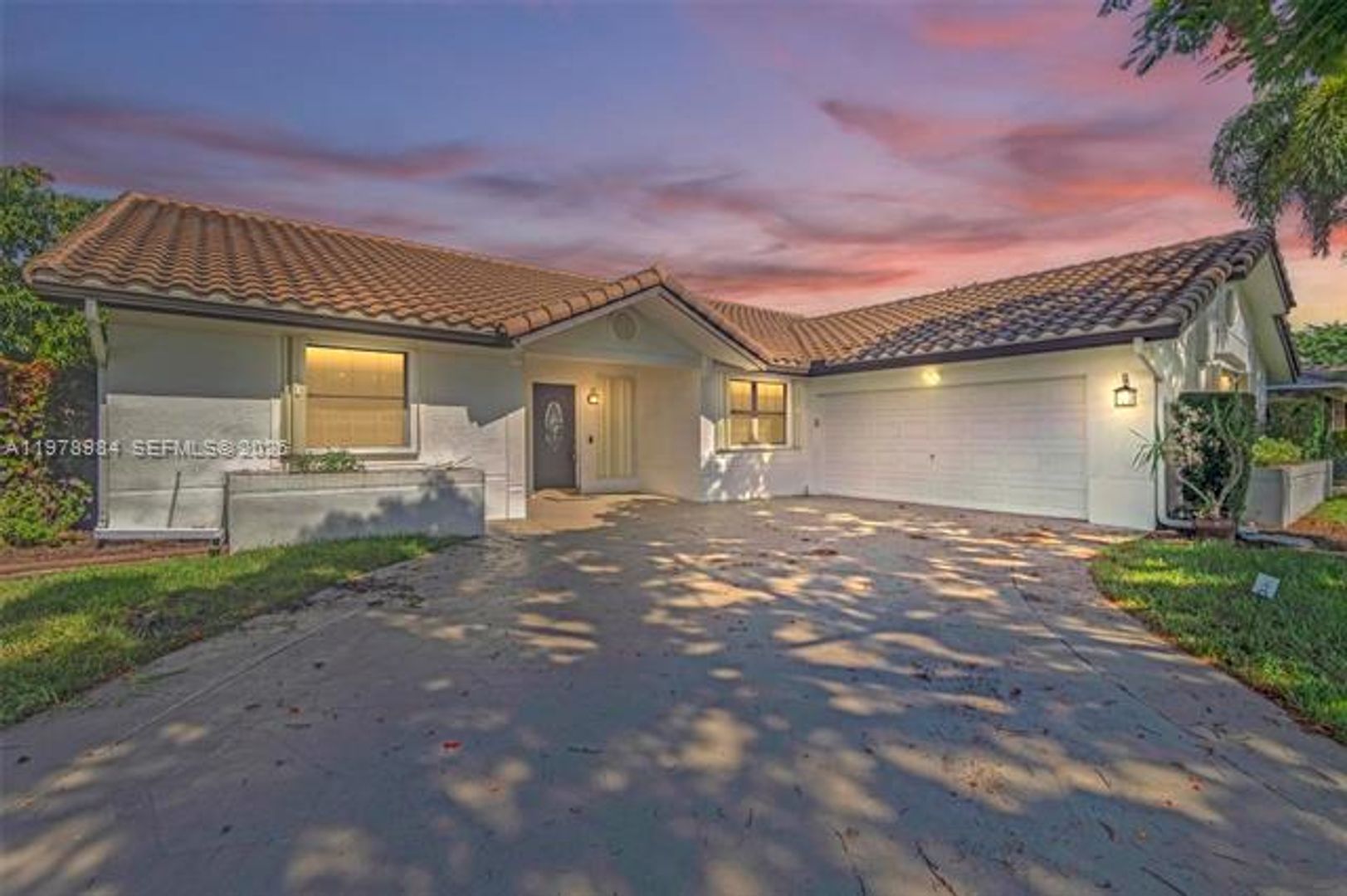 DAVIE House: 5621 Carriage Ln