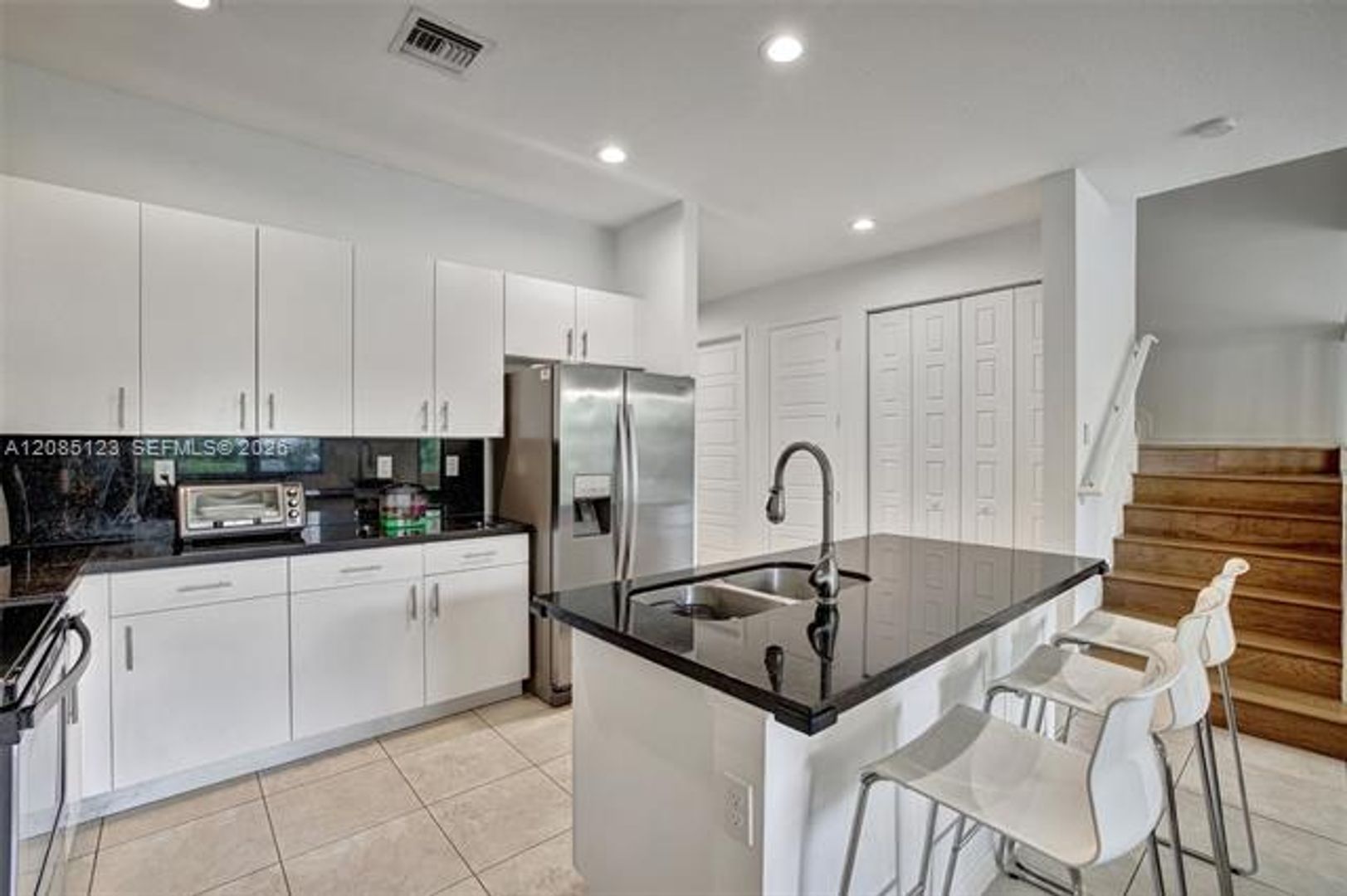 Miami House: 657 NE 191st St # 657