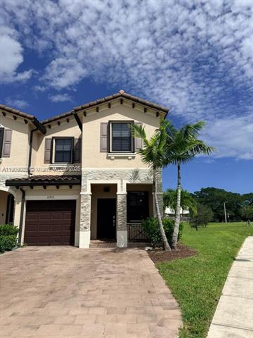 MIAMI Townhome: 12715 SW 230th Ter TH 1