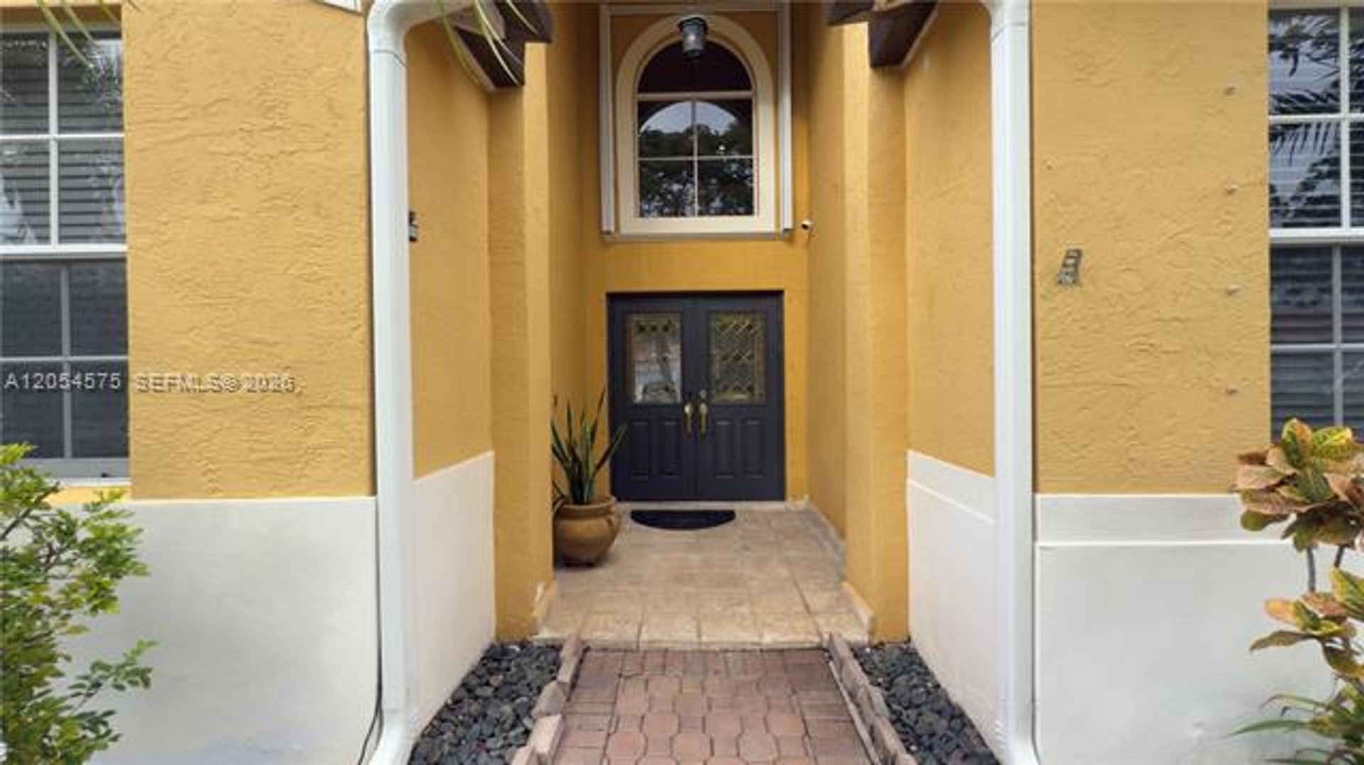 Pembroke Pines House: 1247 NW 165th Ave # 1247