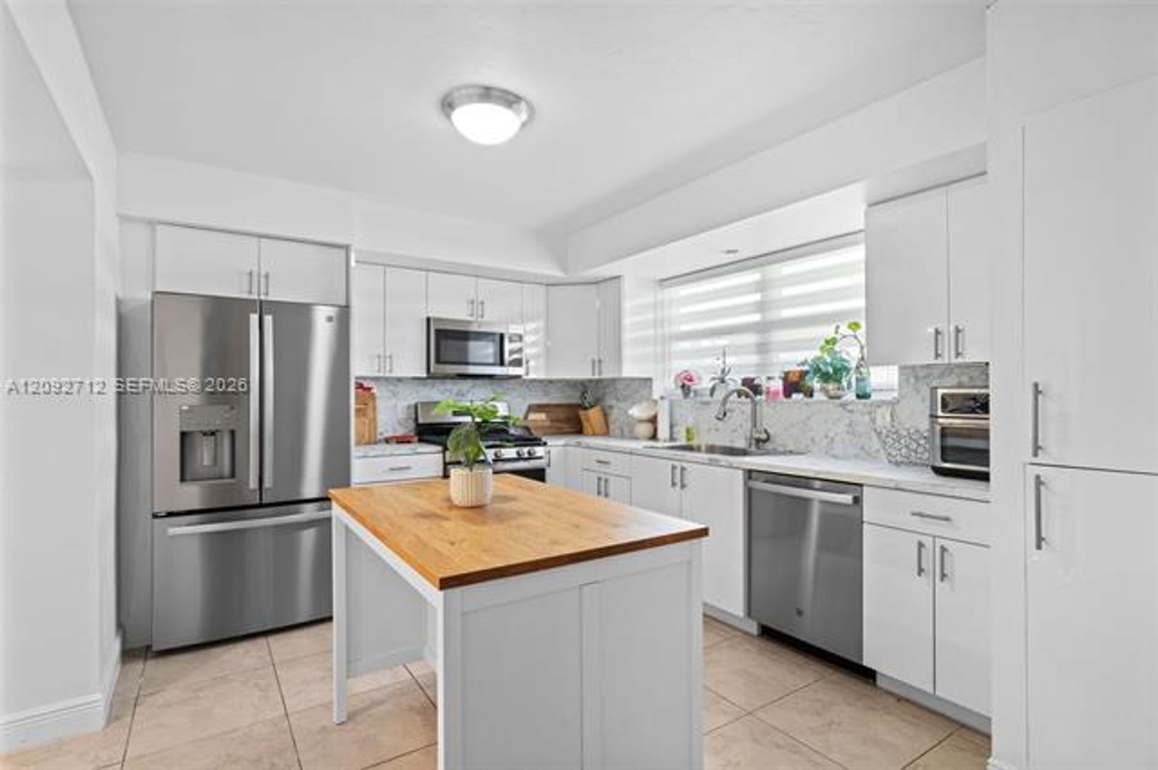 Hollywood House: 2819 Cleveland St # 2819