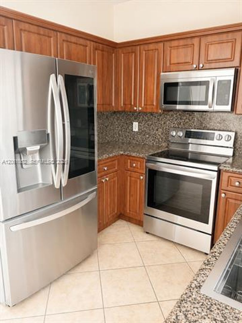 Miami Lakes Condo: 8508 NW 141st Ter cu-501