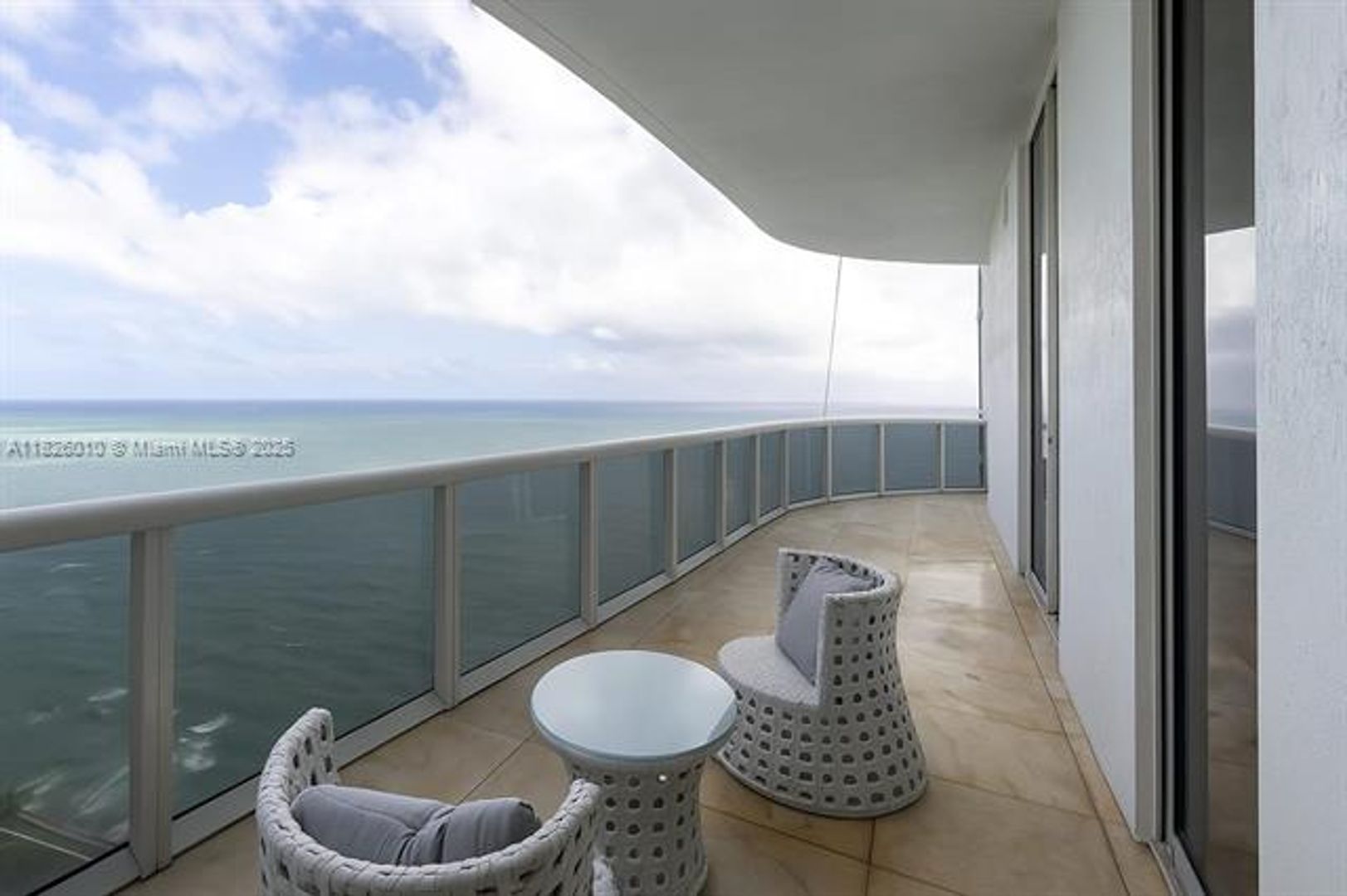 SUNNY ISLES BEACH Apartment: 15811 Collins Ave appt 4002