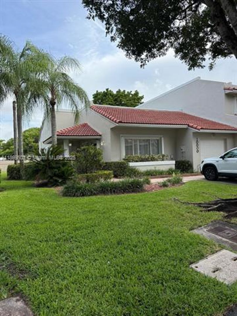 DORAL Townhome: 10000 NW 43rd Ter TH 10000