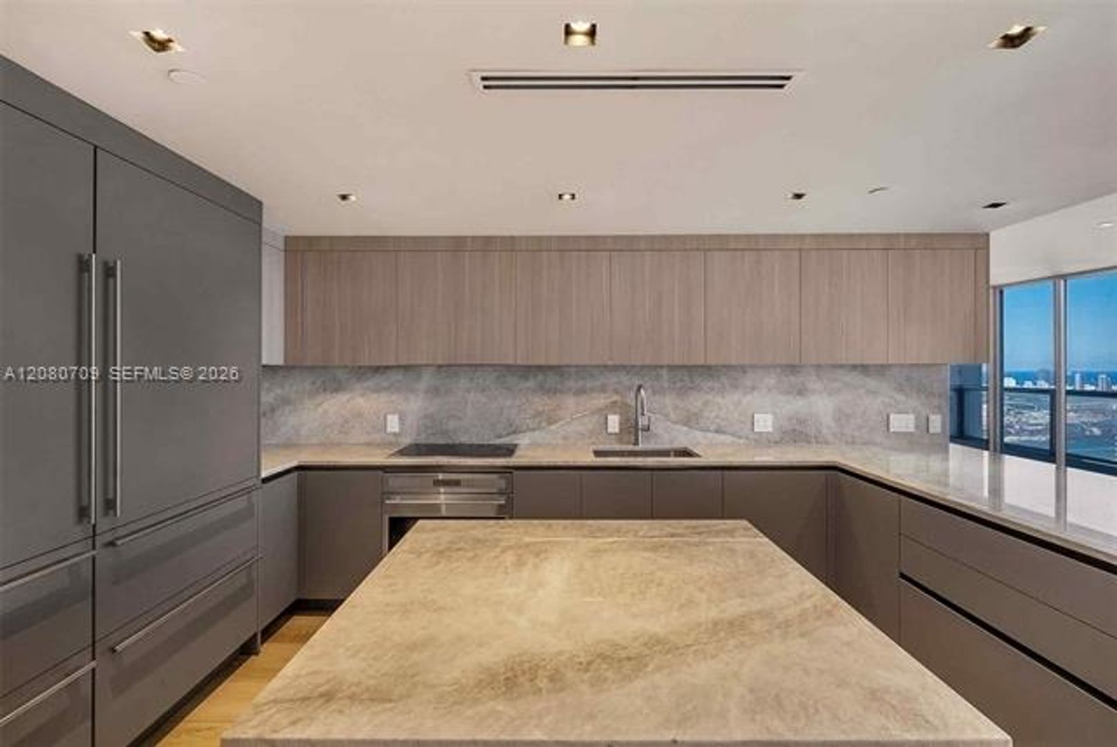 Miami Condo: 465 Brickell Ave cu-PH5701