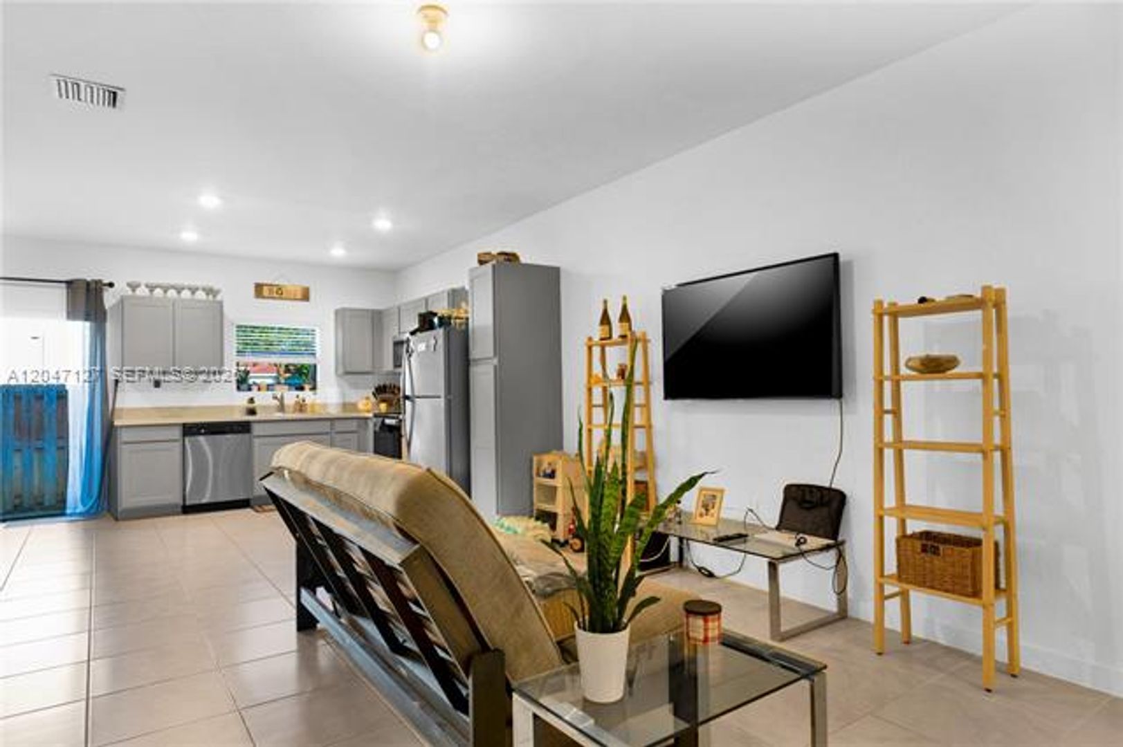 Florida City Townhome: 117 NE 3rd Ct