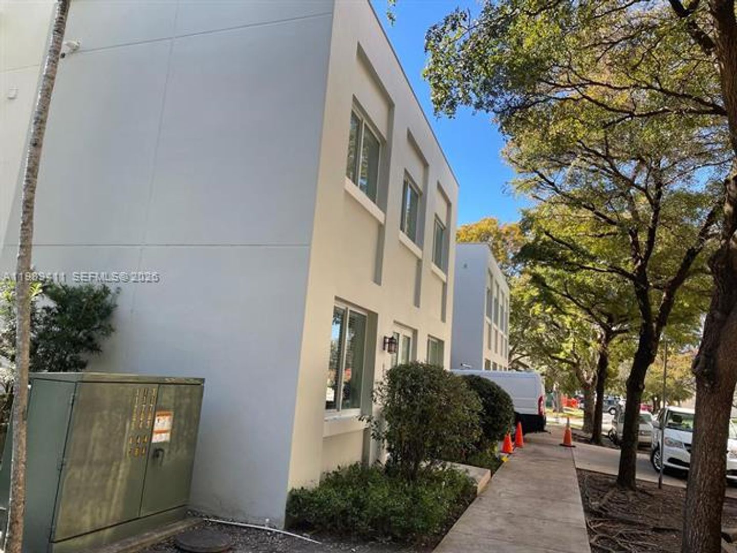 CORAL GABLES Apartment: 40 Calabria Ave # 101