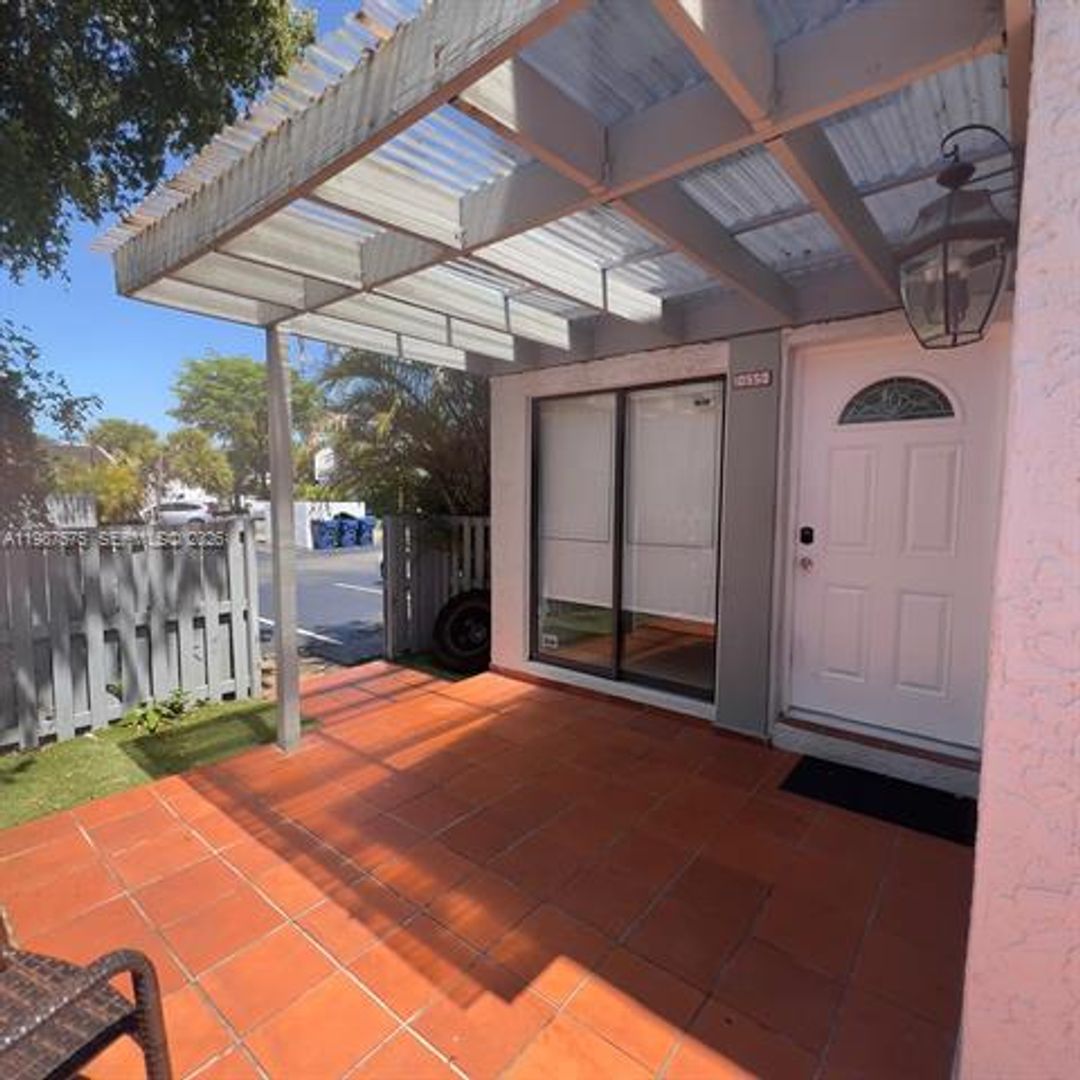 Miami Townhome: 10550 NW 7th Ter # B7