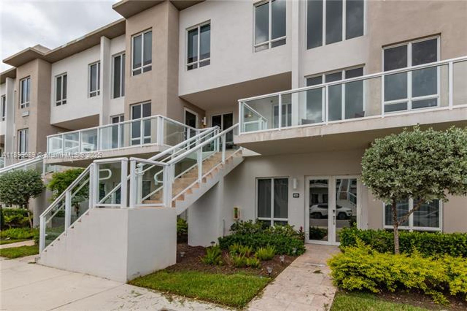 DORAL Apartment: 10245 NW 63rd Ter unit 207