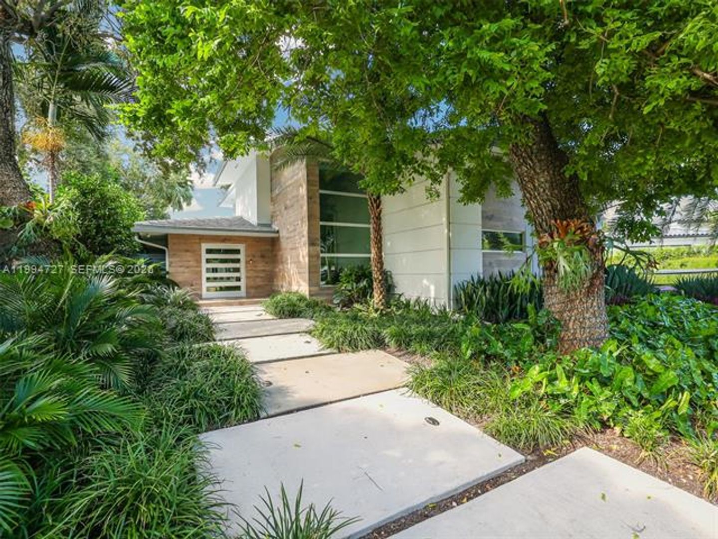 MIAMI House: 79 W Shore Dr