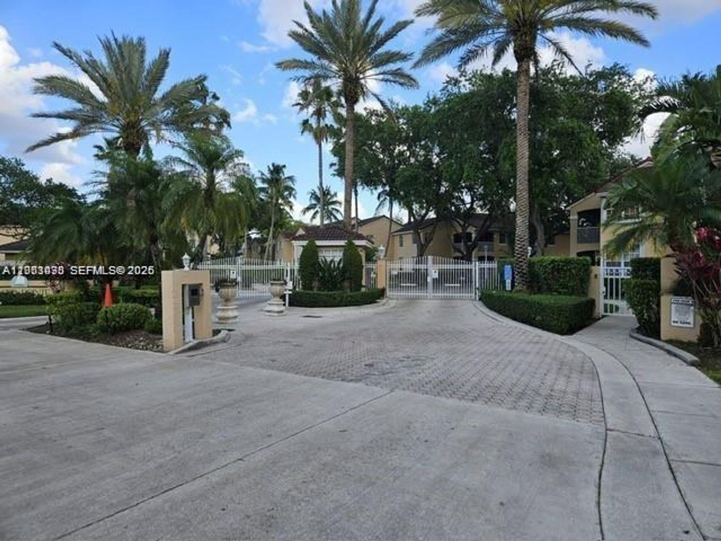 MIAMI LAKES Townhome: 14621 Balgowan Rd th 102-3