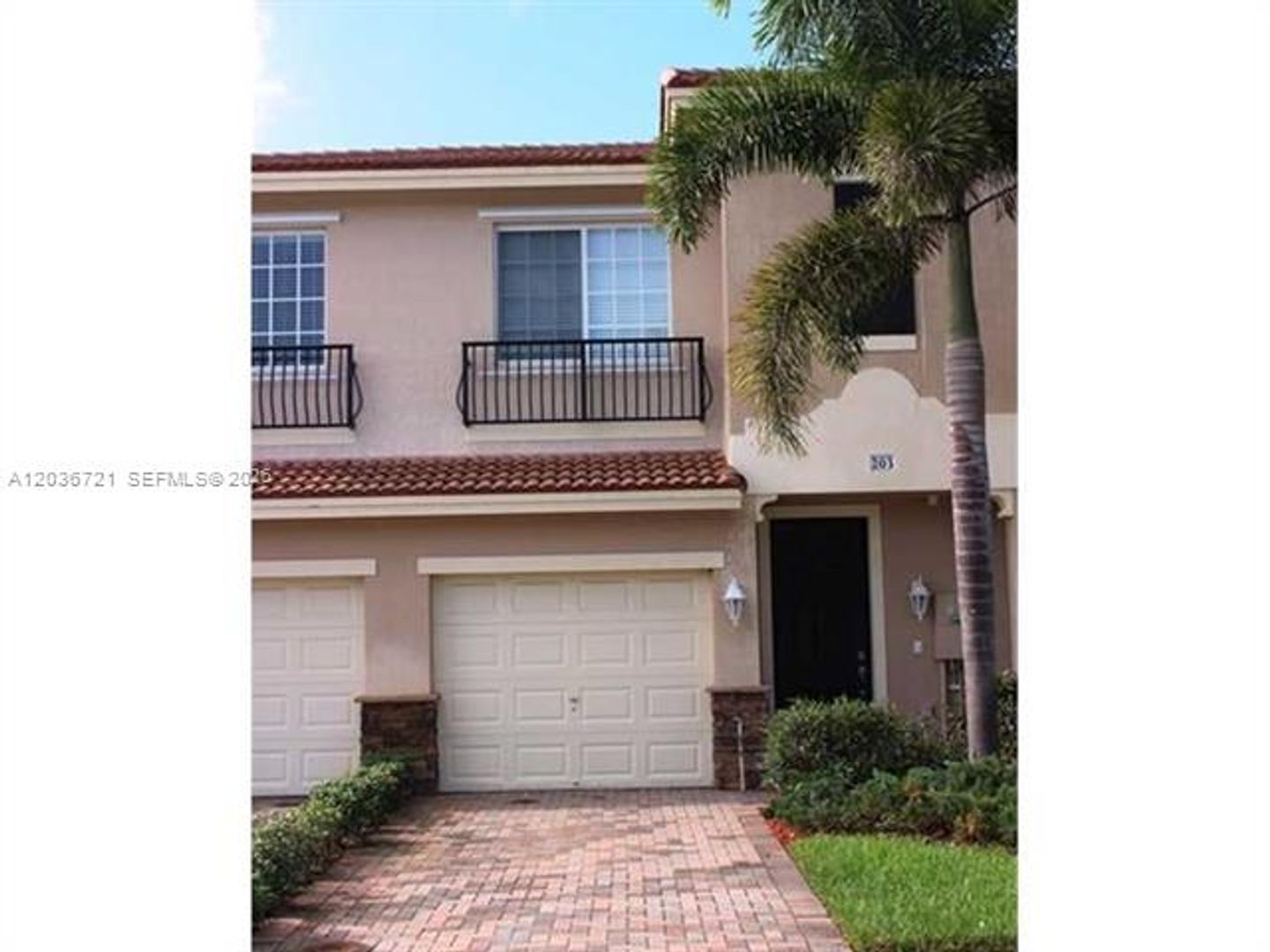 Sunrise Townhome: 211 Las Brisas Cr th 211