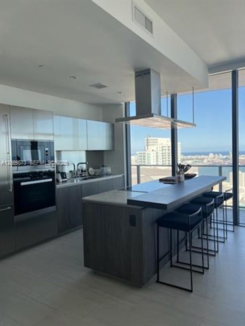 Miami Condo: 1000 Brickell Plz cu-PH5501