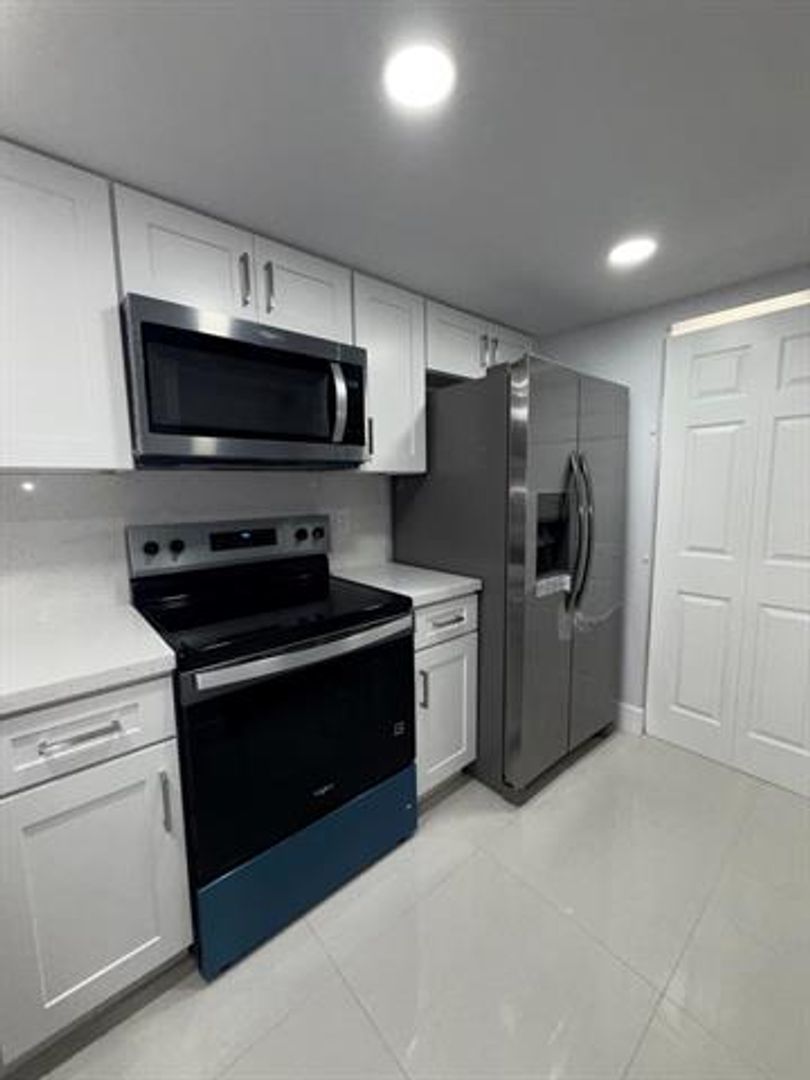 Pembroke Pines Townhome: 1041 NW 124th Ave # 0