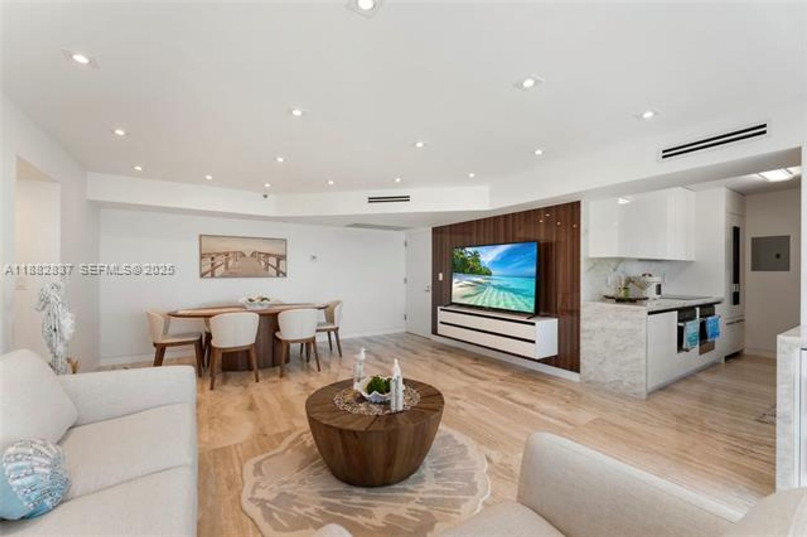 Miami Beach Condo: 5900 Collins Ave CU-604