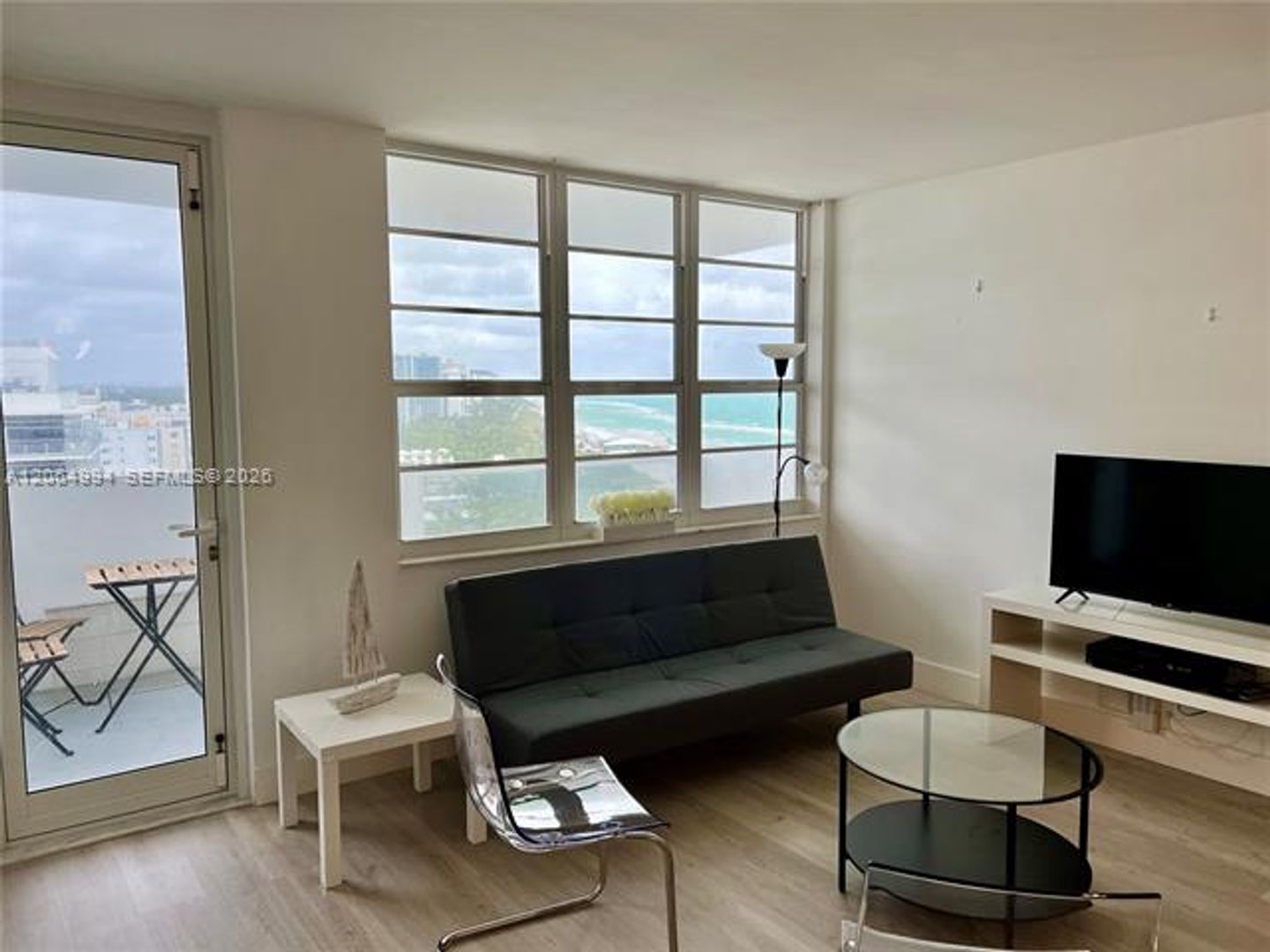 Miami Beach Condo: 100 Lincoln Rd cu-1541