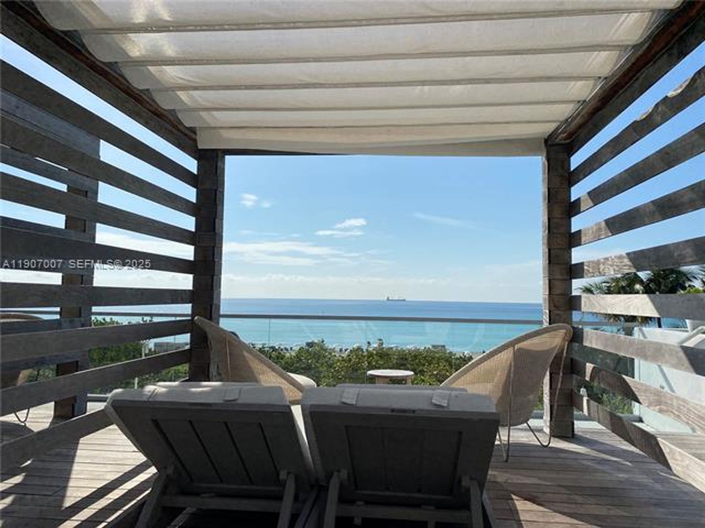 Miami Beach Condo: 2301 Collins Ave appt 737