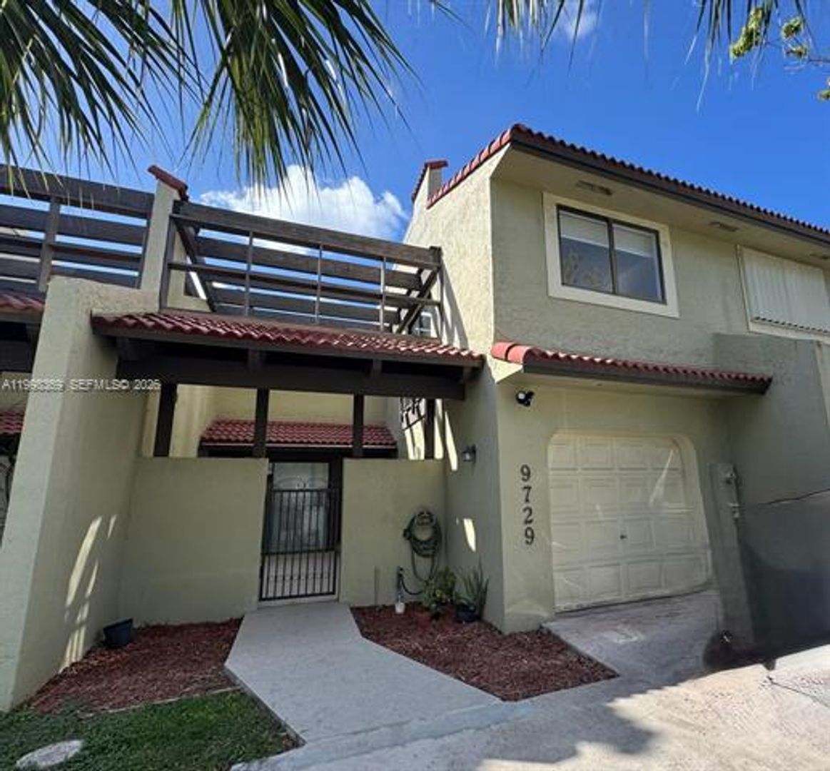 DORAL Townhome: 9729 Costa Del Sol Blvd th C-101