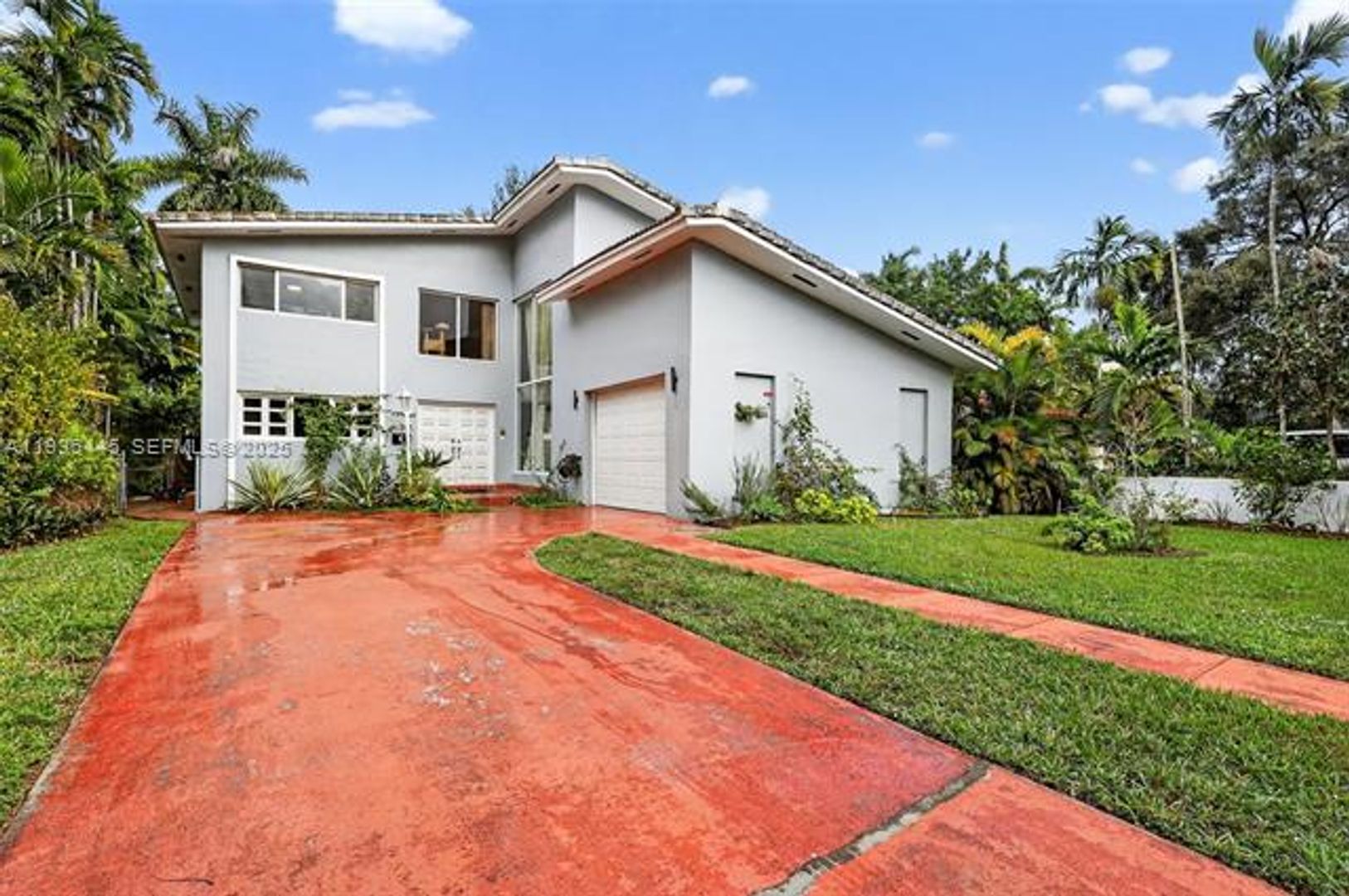 MIAMI SPRINGS House: 135 South Dr # 0