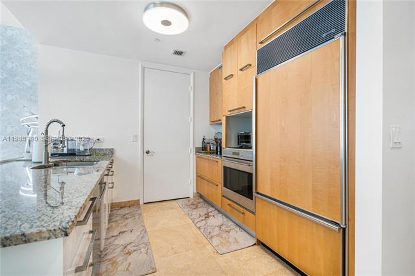 Sunny Isles Beach Condo: 16001 Collins Ave cu-3002