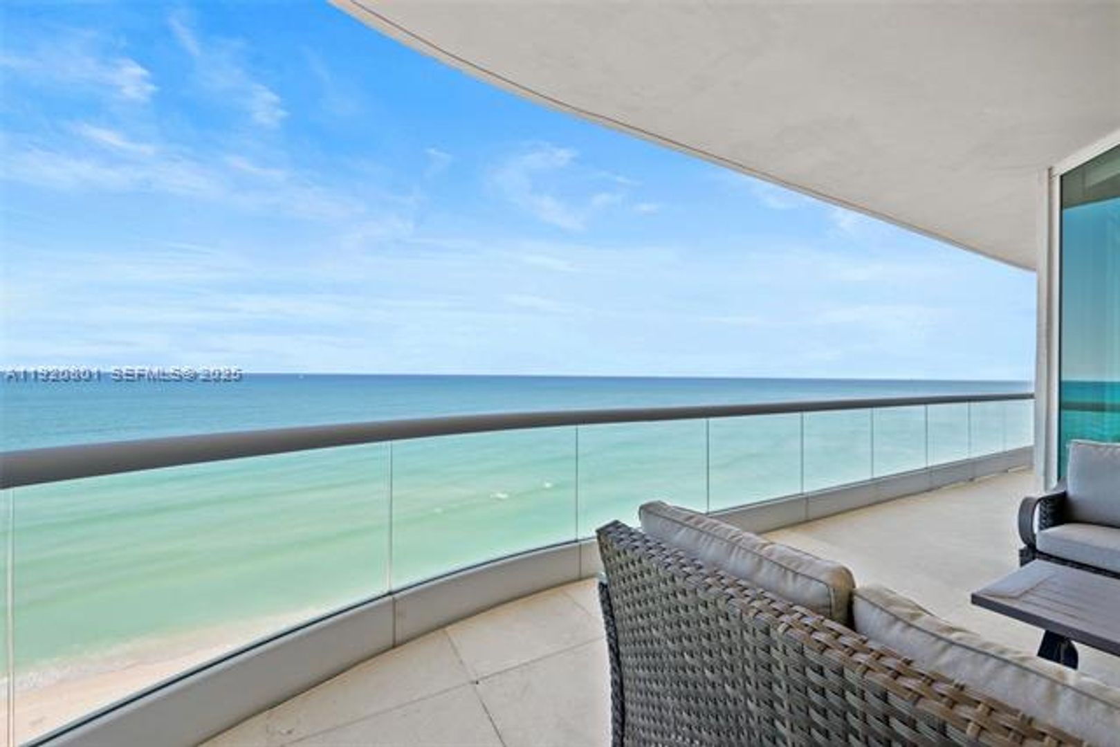 Sunny Isles Beach Apartment: 16051 Collins Ave appt 1202
