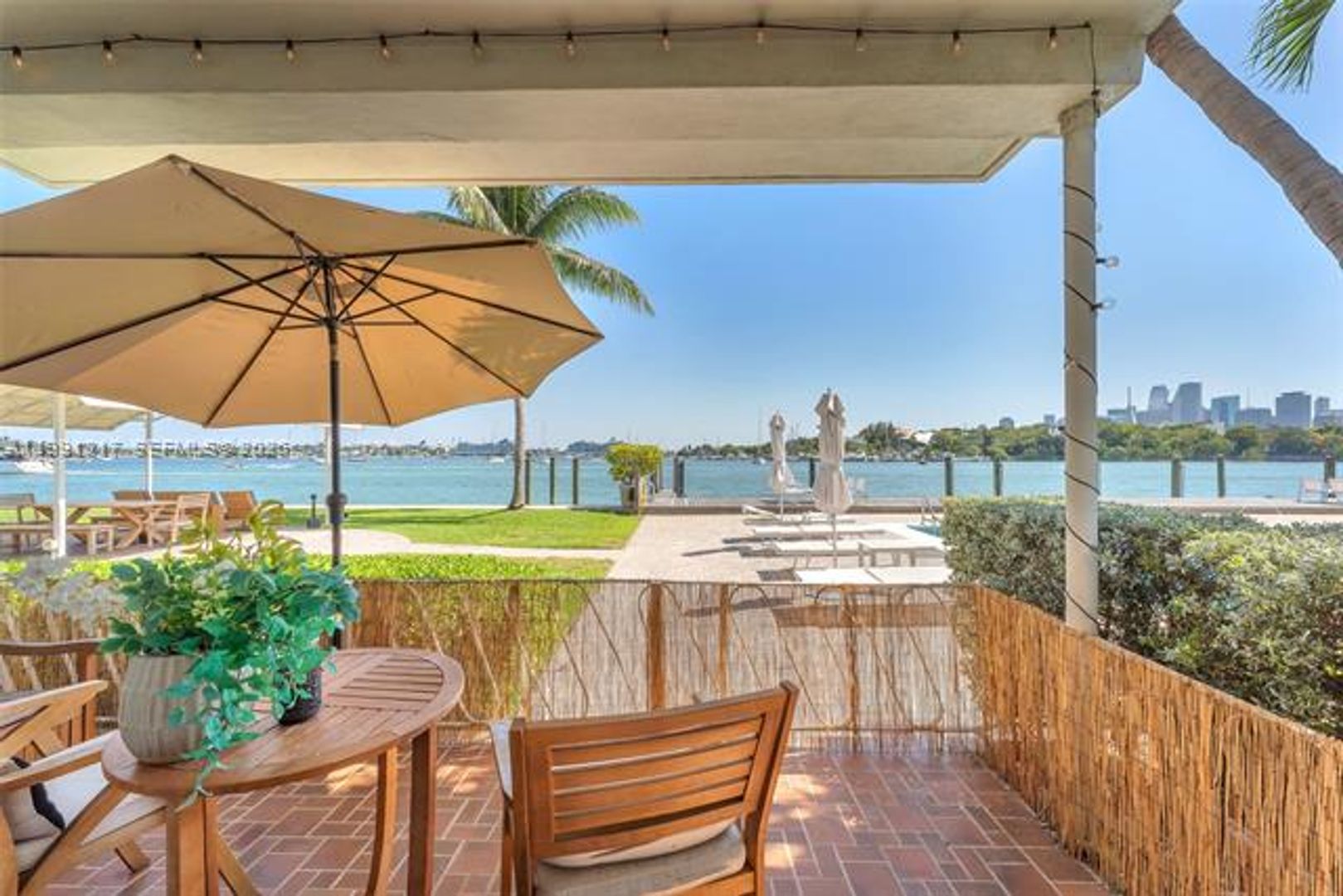 MIAMI BEACH Apartment: 1130 Venetian Way # 1F