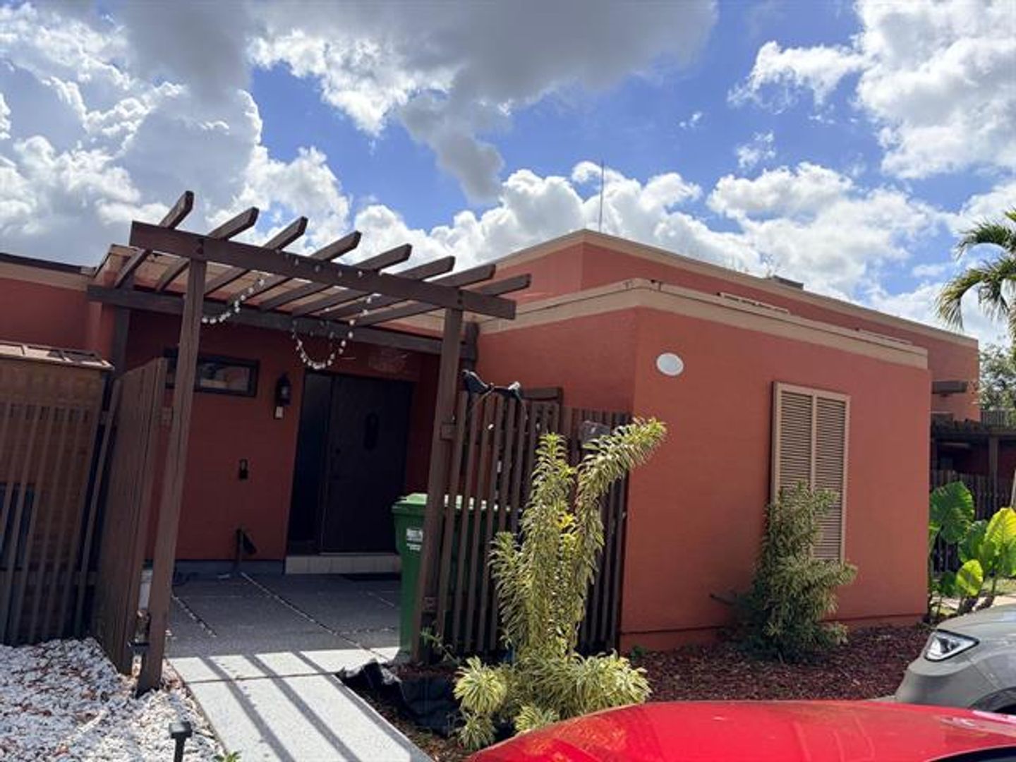 PEMBROKE PINES House: 1641 Fairway Rd