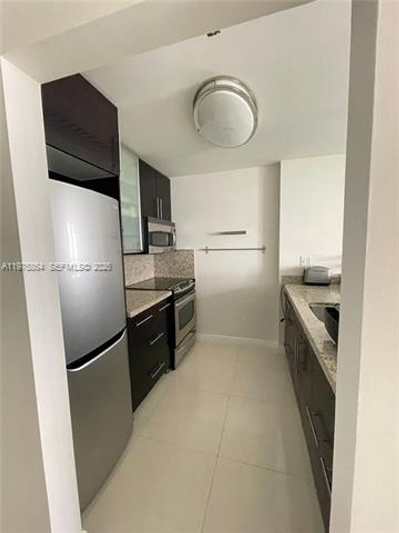 Miami Condo: 800 N Miami Ave cu-E-408