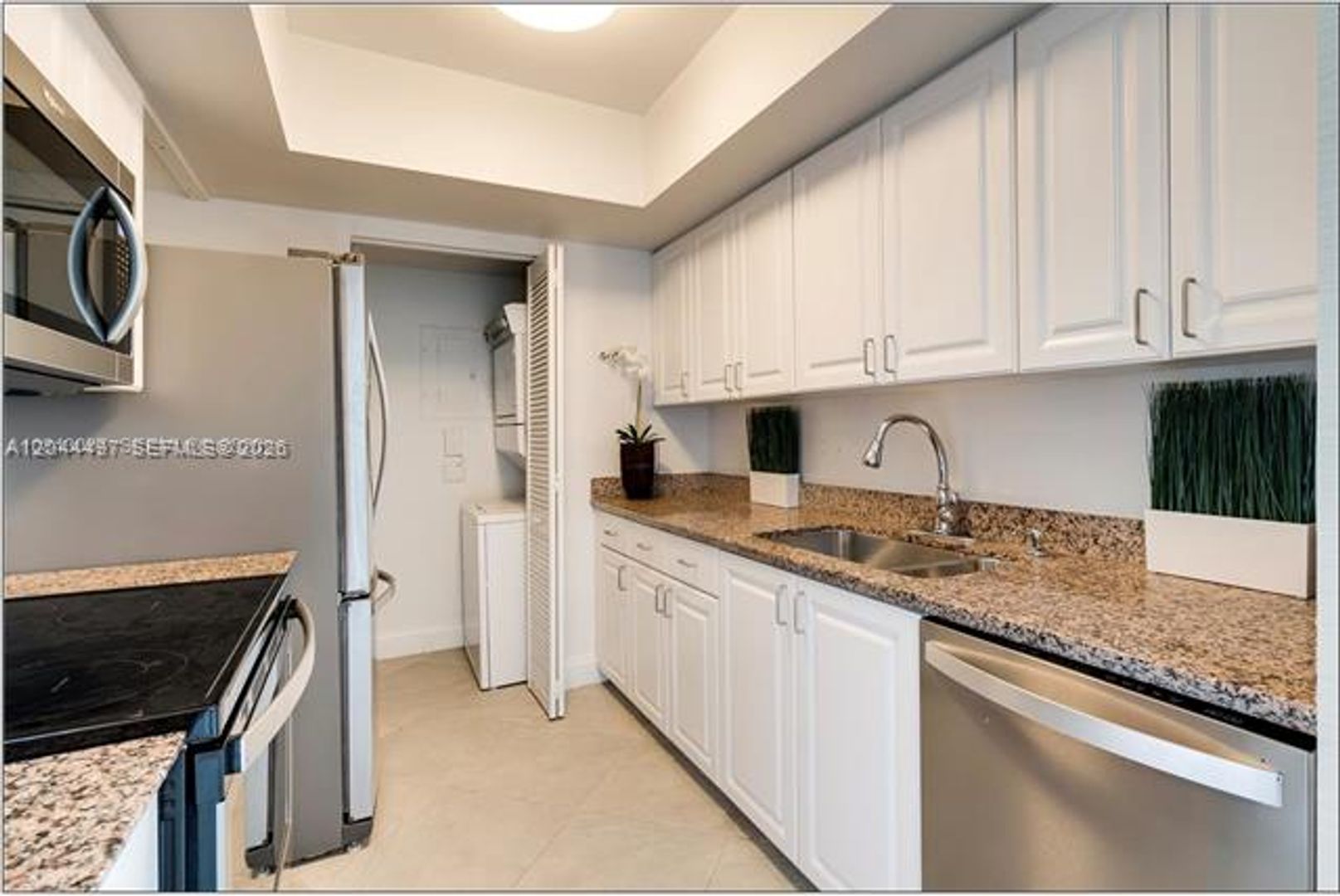 Miami Beach Condo: 90 Alton Rd cu-1207