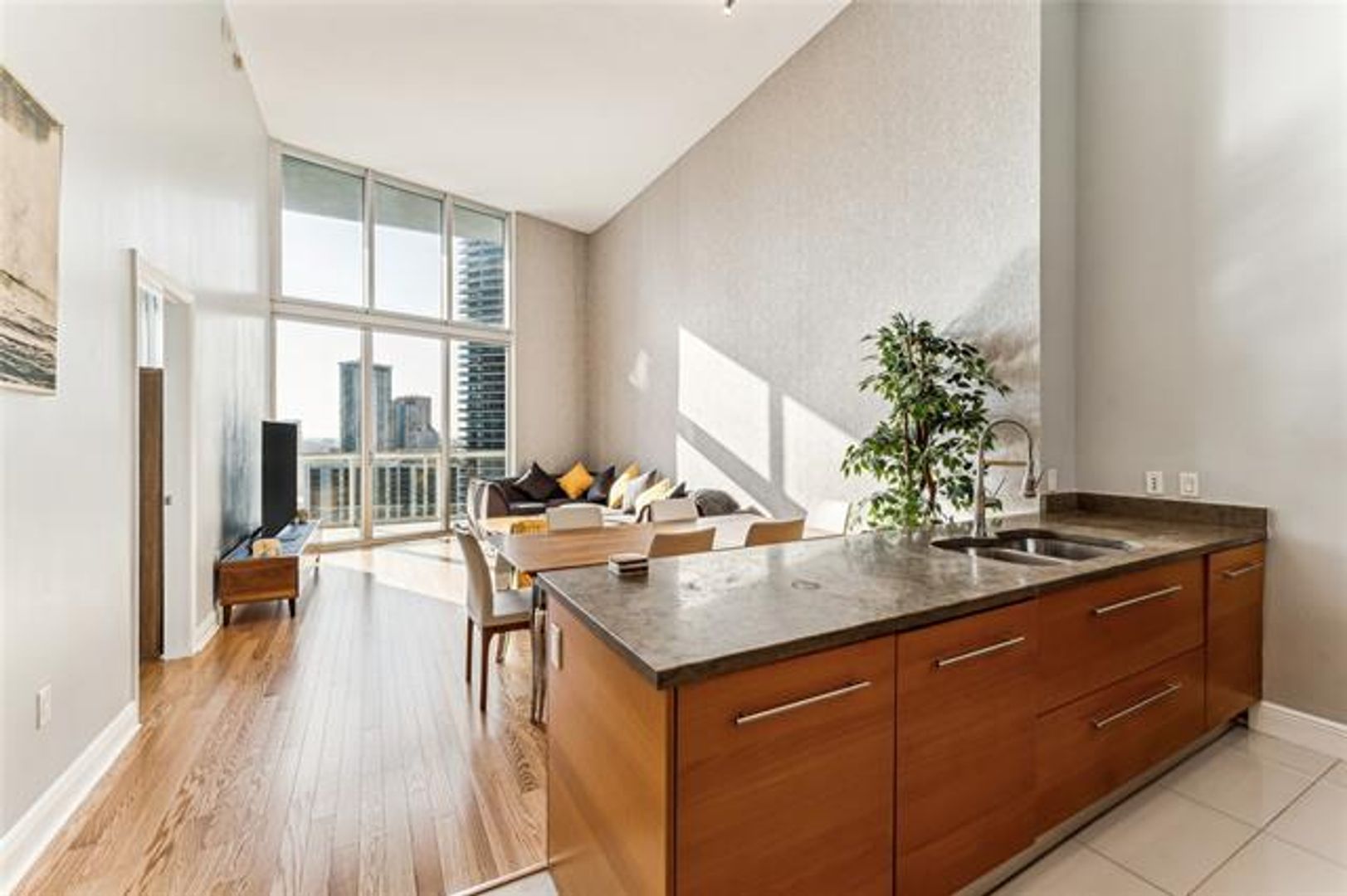 MIAMI Apartment: 465 Brickell Ave unit 2806