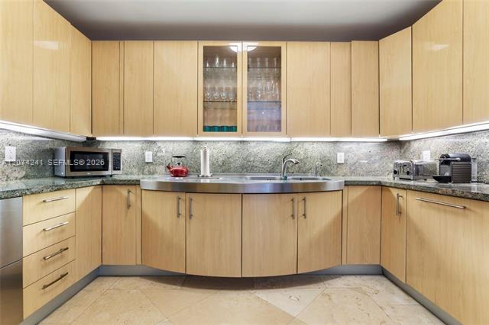 Miami Beach Condo: 100 S Pointe Dr cu-1810
