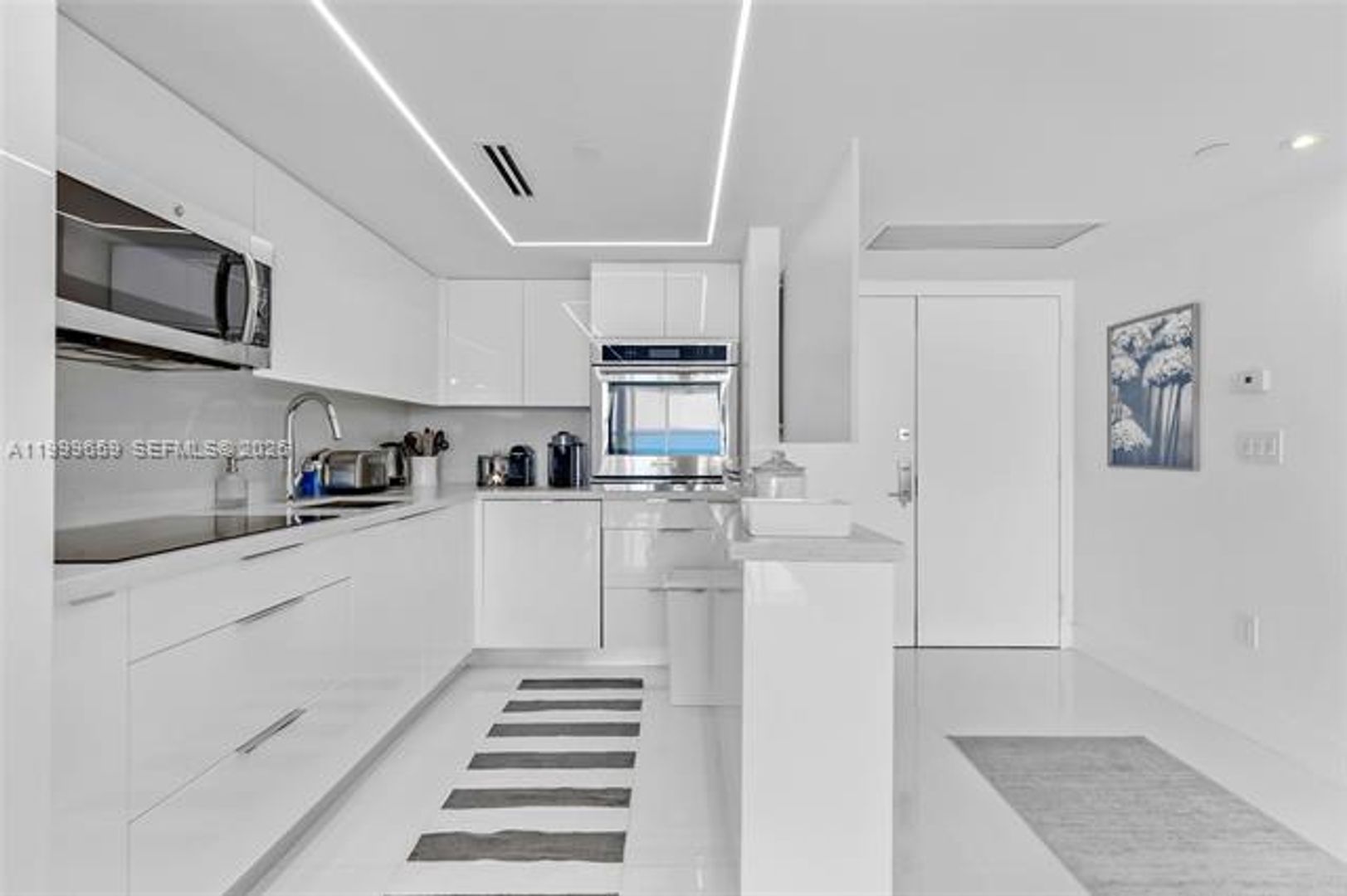 MIAMI BEACH Apartment: 6301 Collins Ave appt 2103