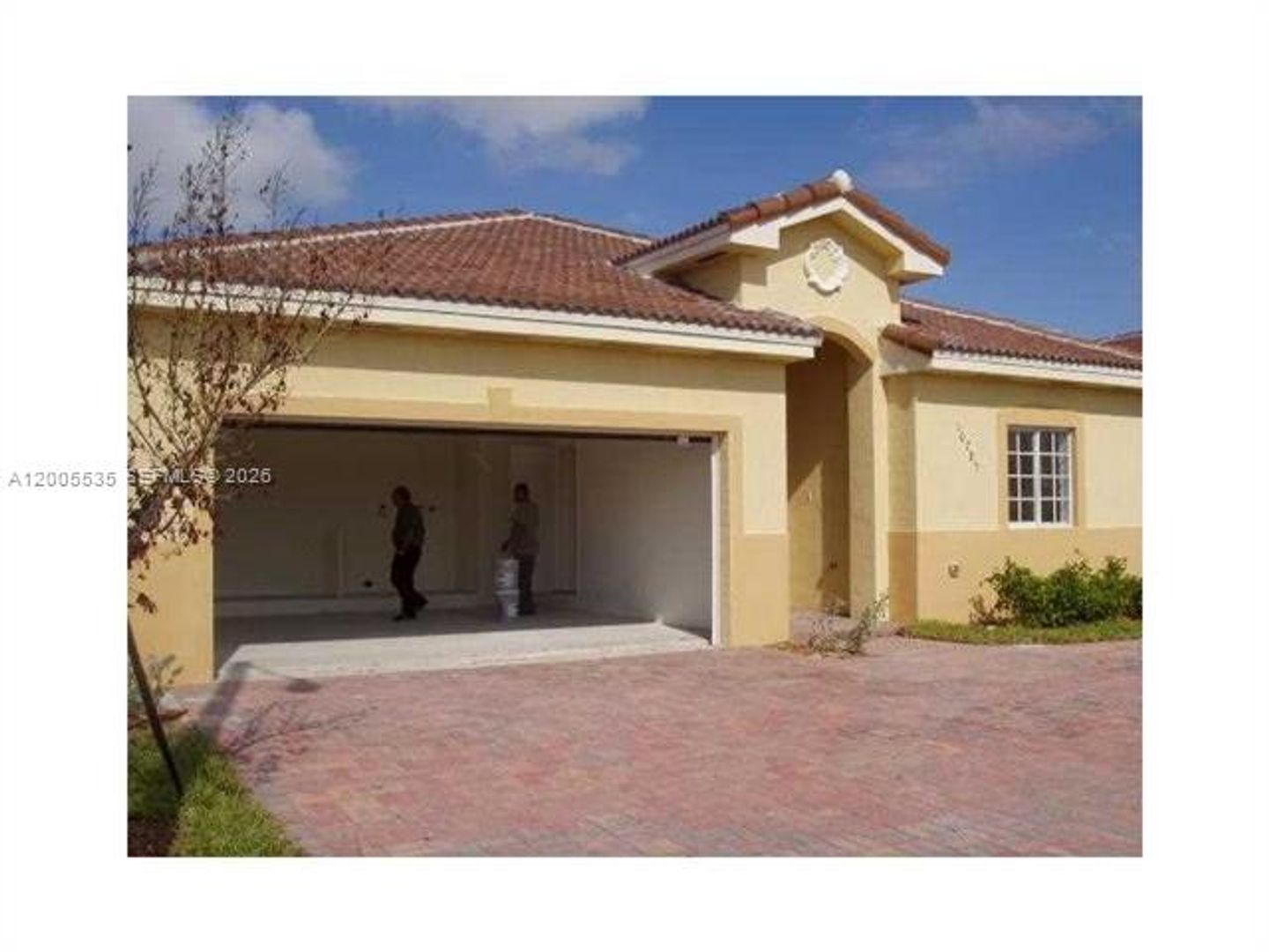 Miami House: 10785 SW 232nd St # 10785