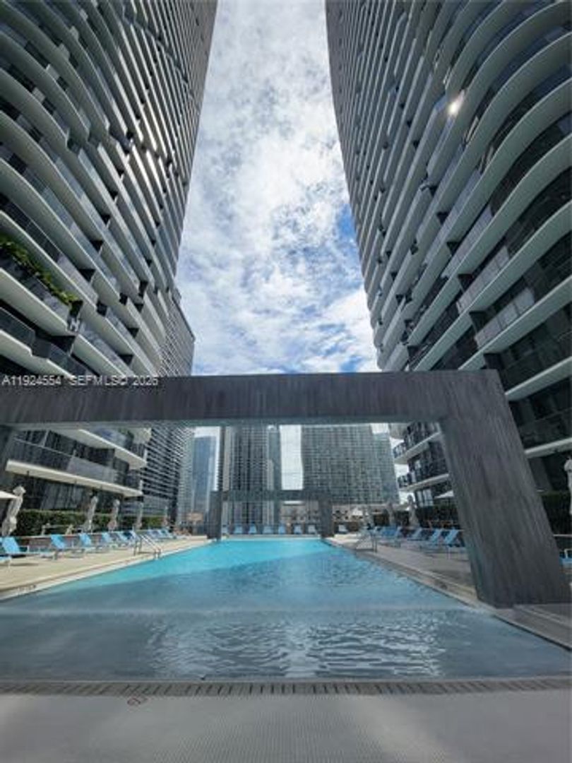 MIAMI Apartment: 55 SW 9th St unit 1807