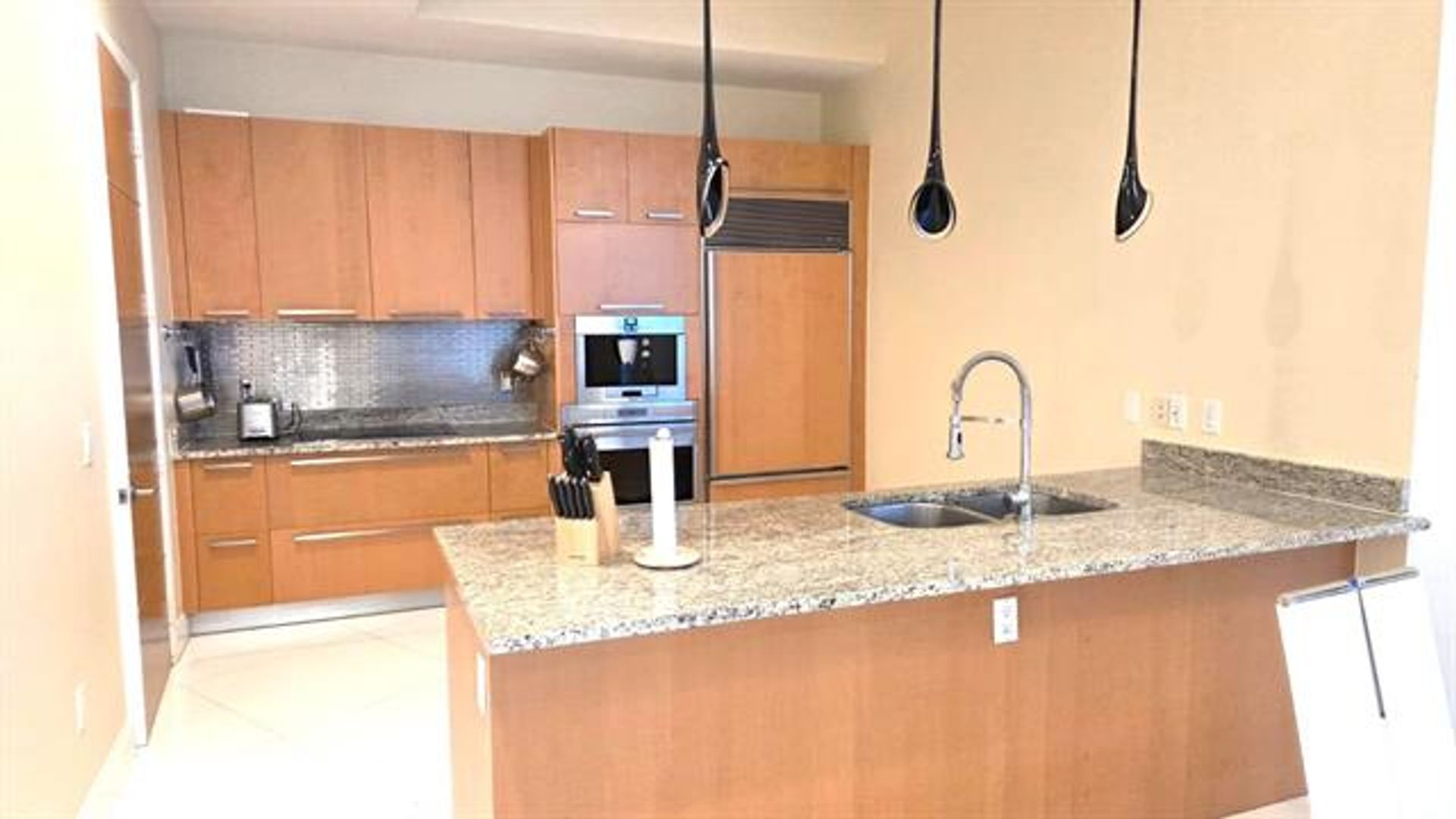 Sunny Isles Beach Condo: 15811 Collins Ave cu-3807
