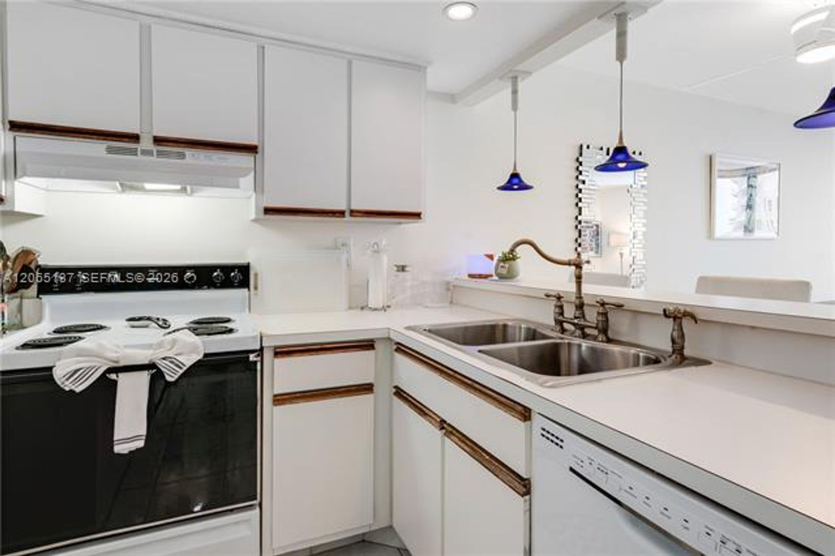 Miami Condo: 540 Brickell Key Dr cu-1422