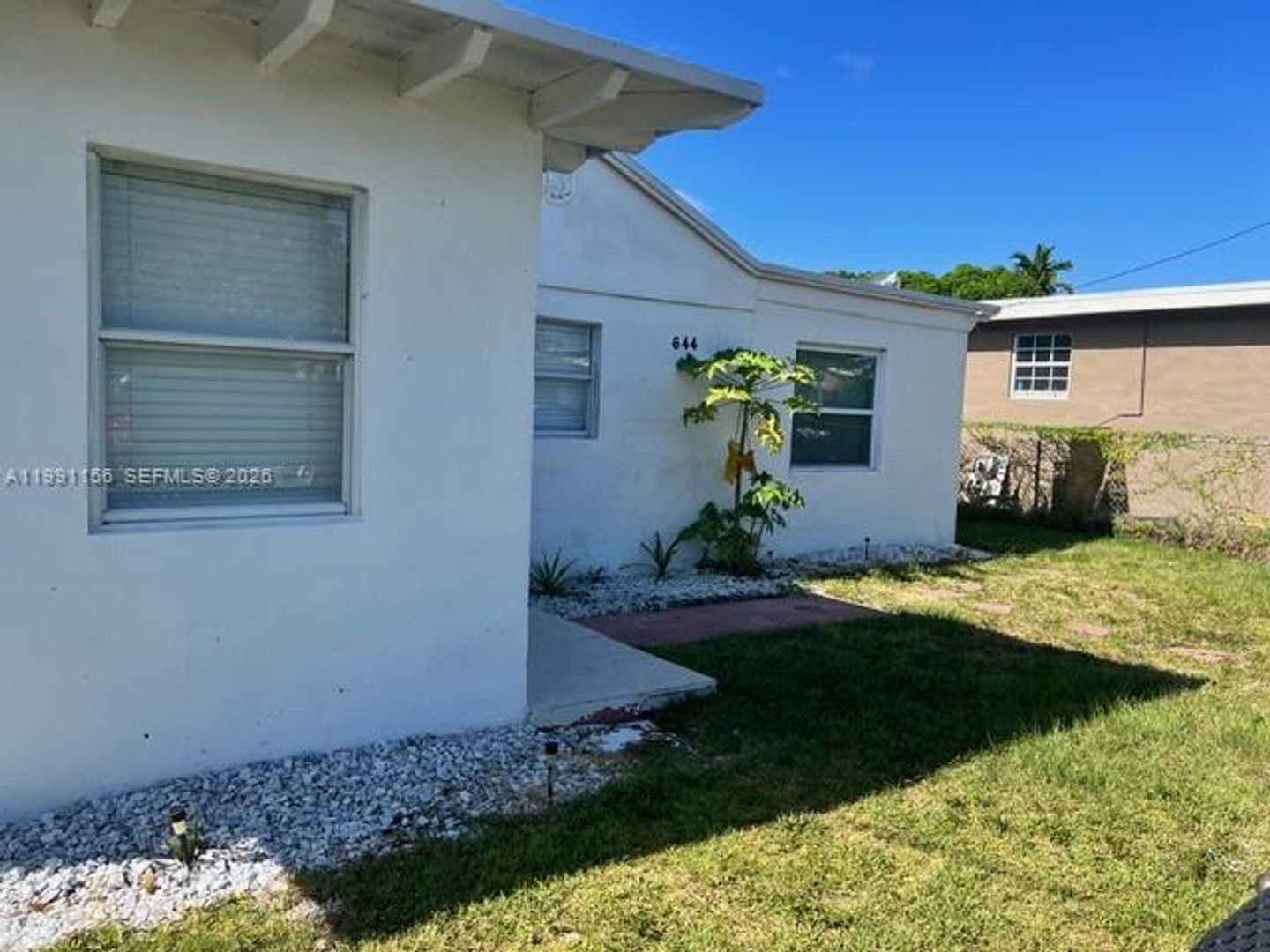 HALLANDALE BEACH House: 644 SW 1st Ct # 644