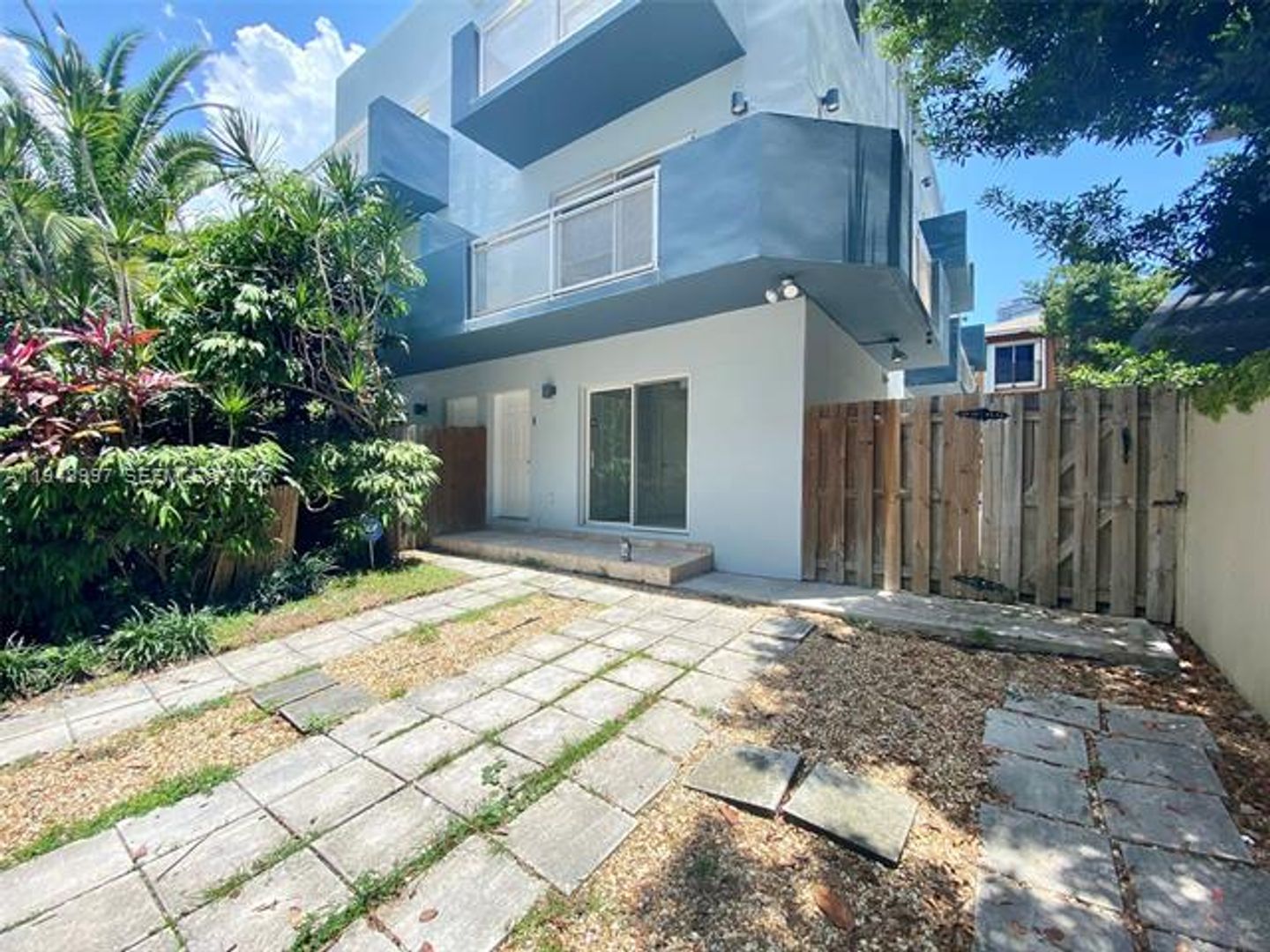 MIAMI Townhome: 235 SW 17th Rd th 101