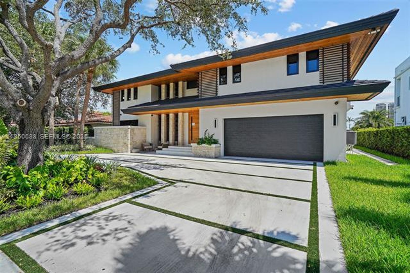 North Miami Beach House: 3343 NE 166th St # 3343