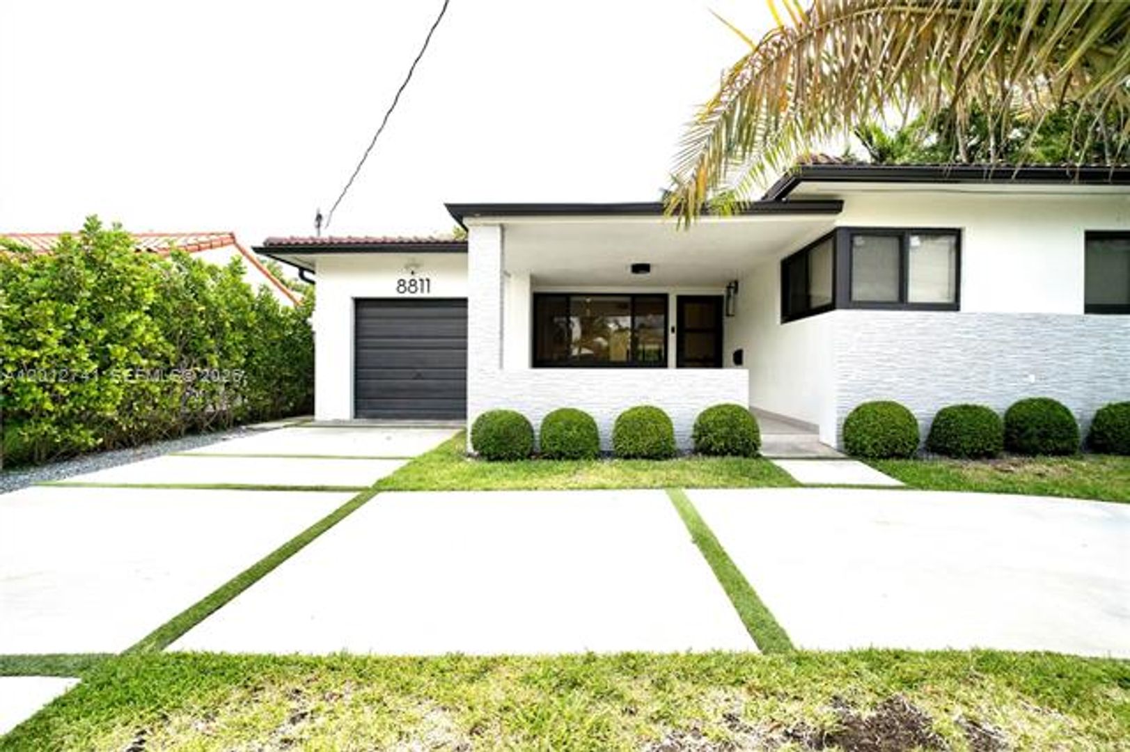 SURFSIDE House: 8811 Carlyle Ave