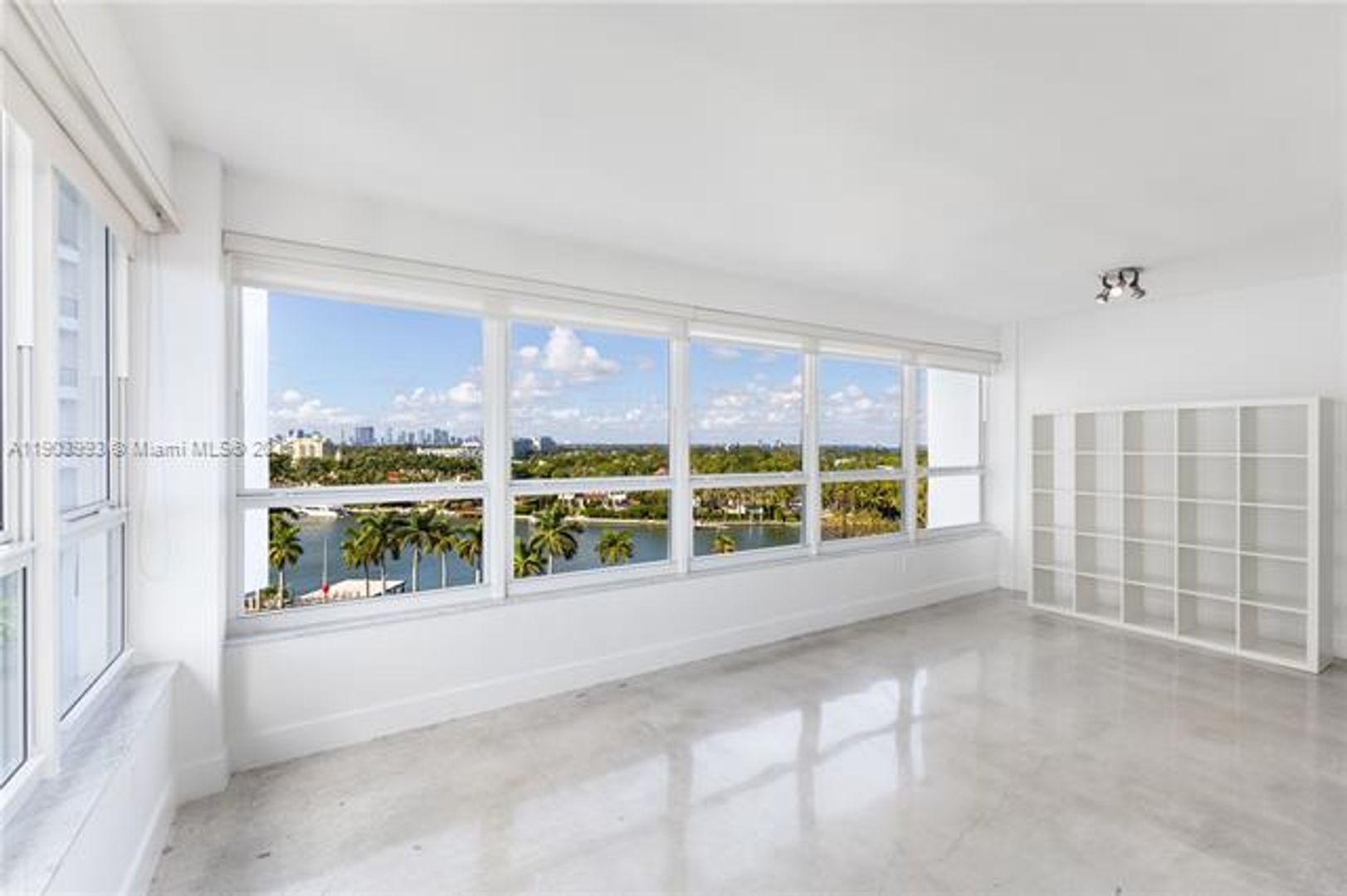 MIAMI BEACH Apartment: 4925 Collins Ave appt 8F