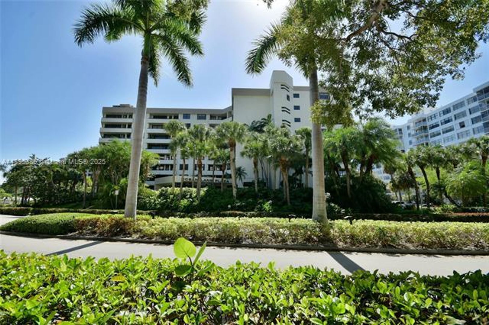 KEY BISCAYNE Apartment: 170 Ocean Lane Dr unit 311