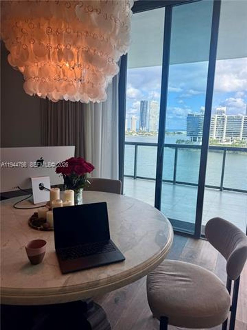 AVENTURA Apartment: 3300 NE 188th St unit 917