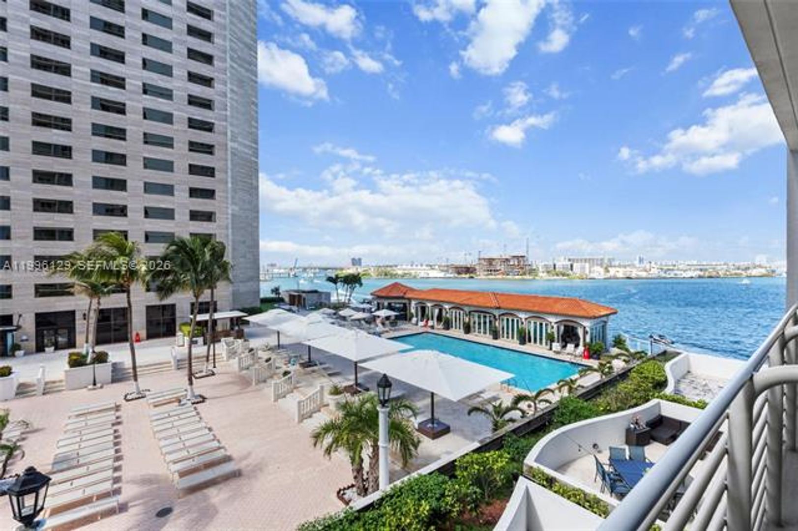 MIAMI Apartment: 335 S Biscayne Blvd # 908