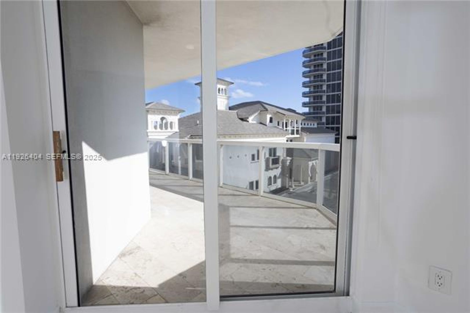 MIAMI BEACH Apartment: 4779 Collins Ave appt 504