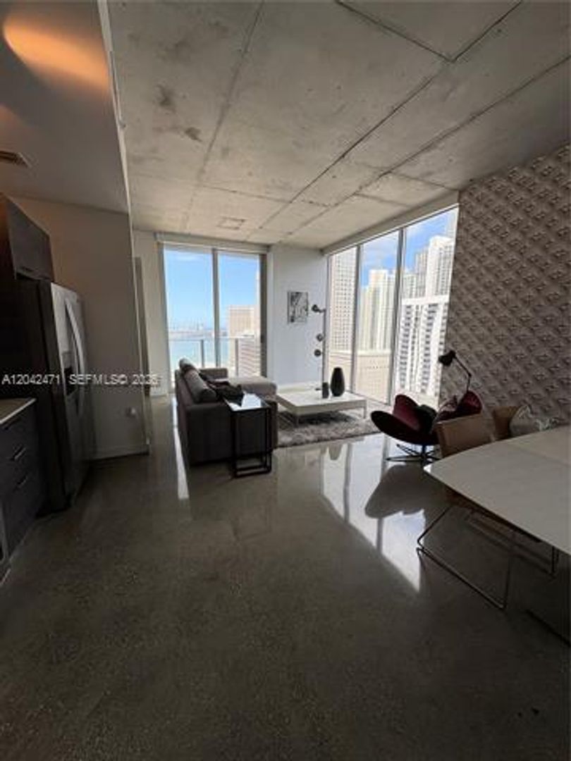 Miami Condo: 151 SE 1st St cu-2401